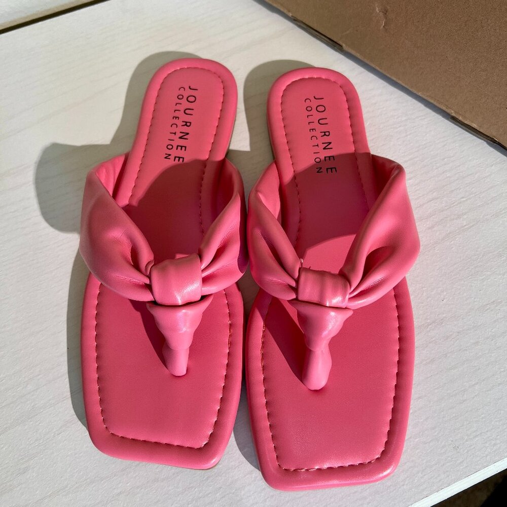 Journee Ares Tru Comfort Foam Light Puff Flip Flop Sandals Sz 7.5